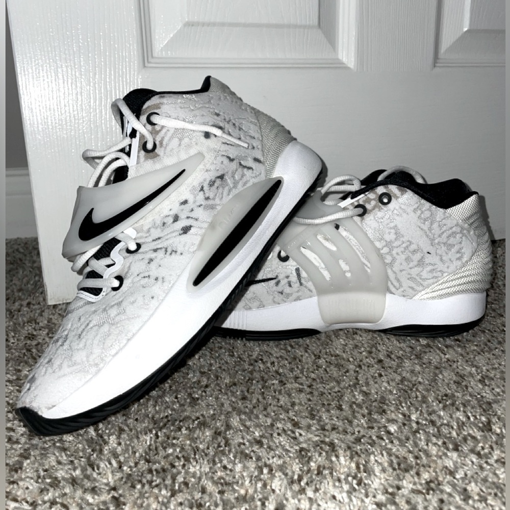 Nike men’s KD 14
